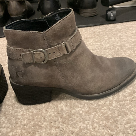 Women’s Born bootie. Size: 7.5M. Color: Gray. - Picture 5 of 11